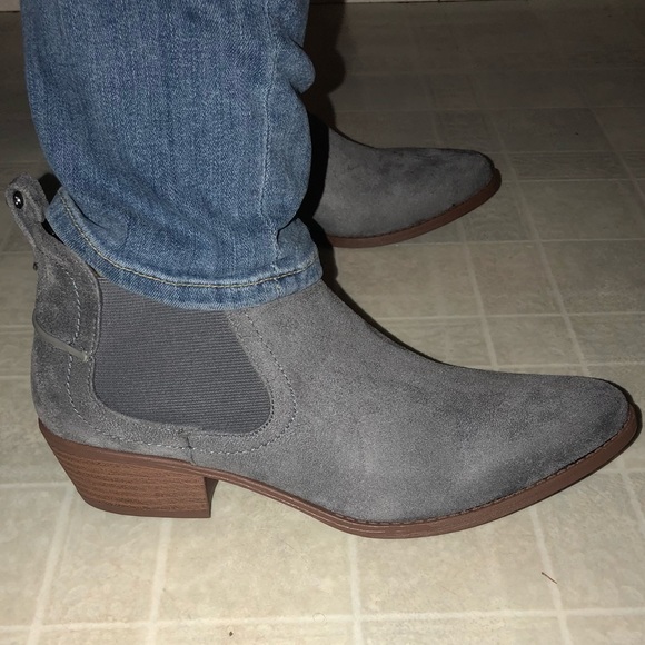 NWT QUPID REAL Suede Slip On Ankle Booties / Boots - Picture 5 of 8